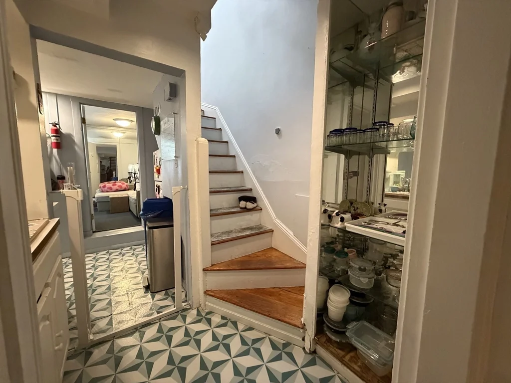 3 bed, 2 bath apartment for rent at 10 Lindall Pl Unit 5, Beacon Hill — photo 16 of 23