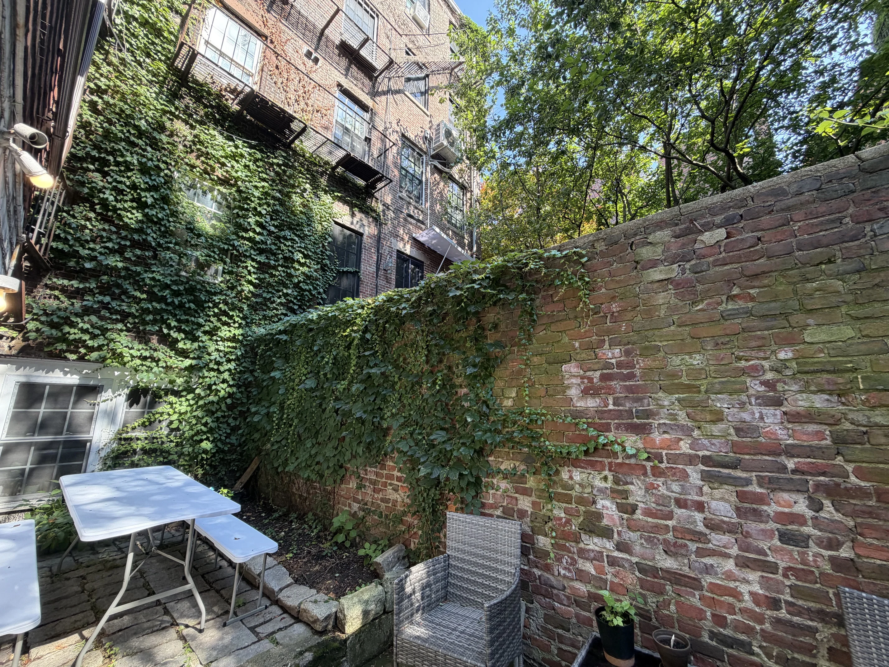 3 bed, 2 bath apartment for rent at 10 Lindall Pl Unit 5, Beacon Hill — photo 2 of 23