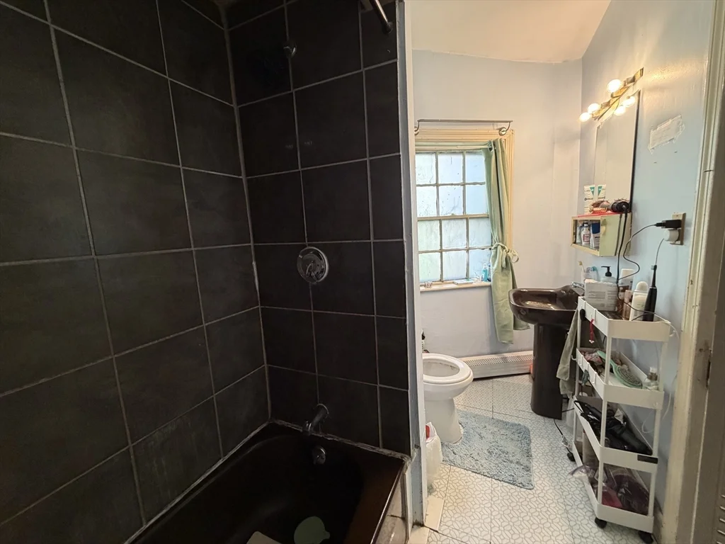 3 bed, 2 bath apartment for rent at 10 Lindall Pl Unit 5, Beacon Hill — photo 7 of 23