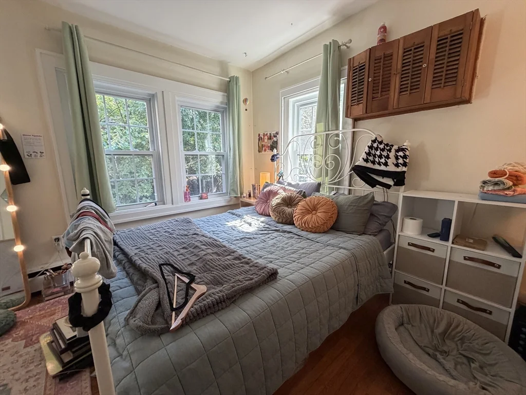3 bed, 2 bath apartment for rent at 10 Lindall Pl Unit 5, Beacon Hill — photo 4 of 23