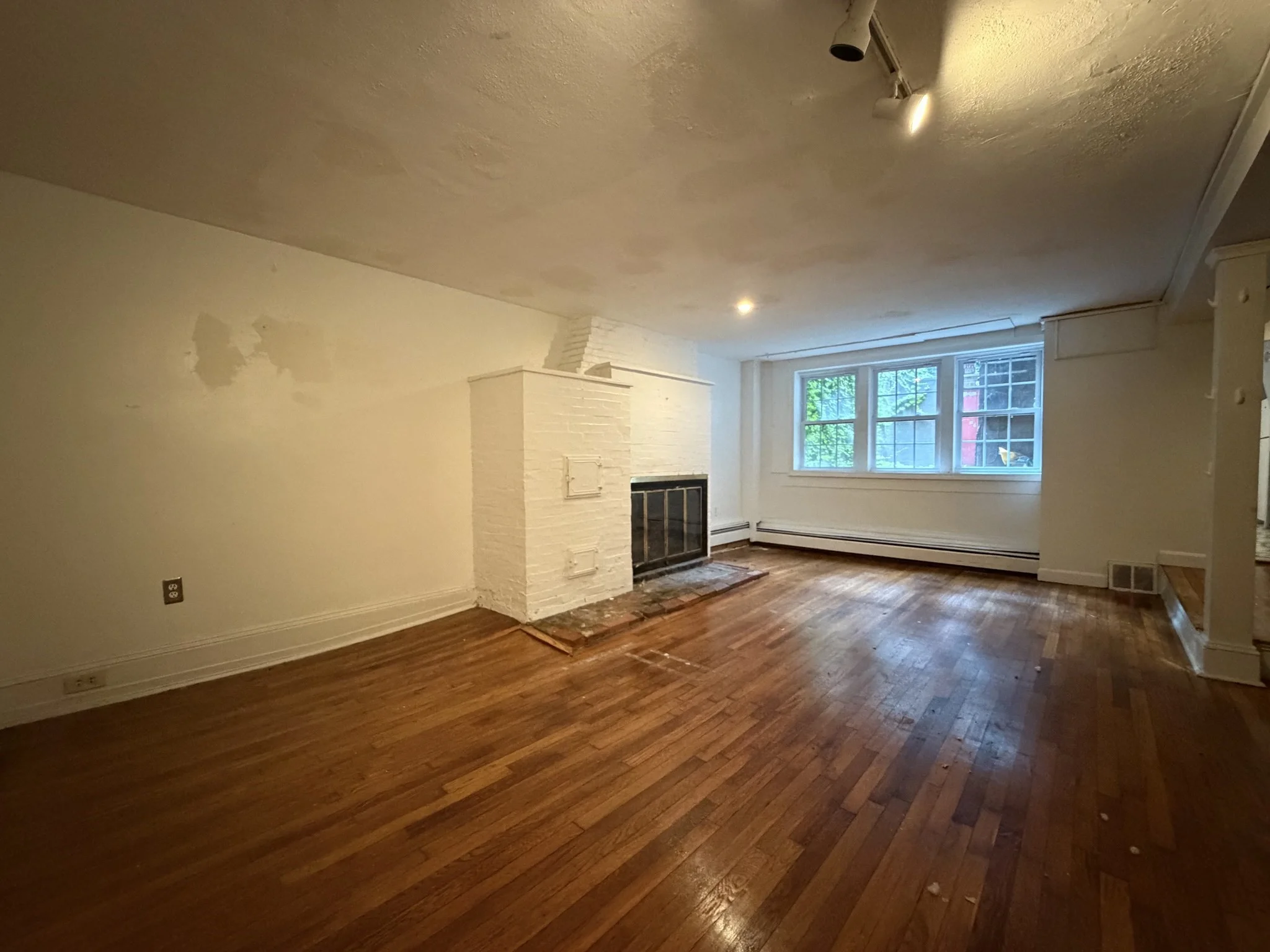 3 bed, 2 bath apartment for rent at 10 Lindall Pl Unit 5, Beacon Hill — photo 3 of 21