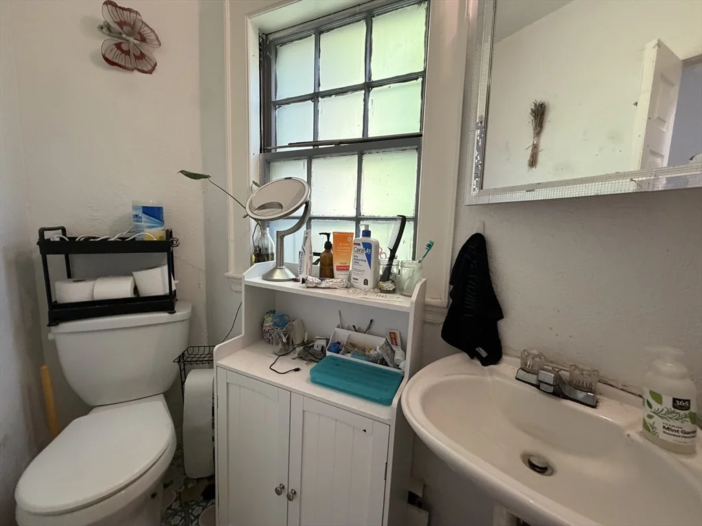 3 bed, 2 bath apartment for rent at 10 Lindall Pl Unit 5, Beacon Hill — photo 13 of 23