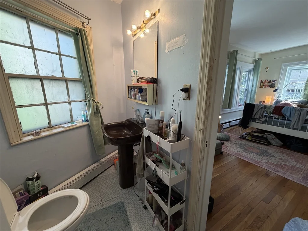 3 bed, 2 bath apartment for rent at 10 Lindall Pl Unit 5, Beacon Hill — photo 6 of 23