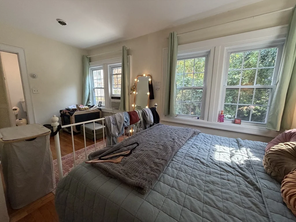 3 bed, 2 bath apartment for rent at 10 Lindall Pl Unit 5, Beacon Hill — photo 5 of 23