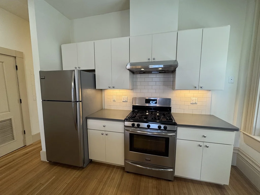 2 bed, 1 bath apartment for rent at 10 Linwood Unit 3, Roxbury — photo 7 of 16