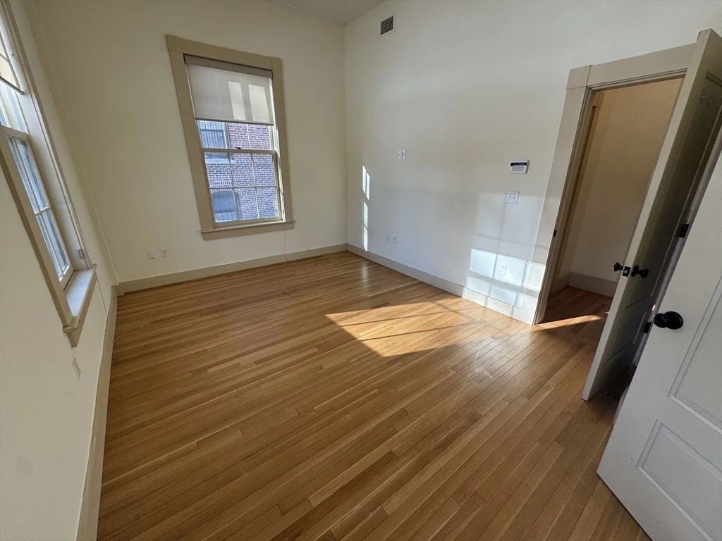 2 bed, 1 bath apartment for rent at 10 Linwood Unit 3, Roxbury — photo 12 of 16