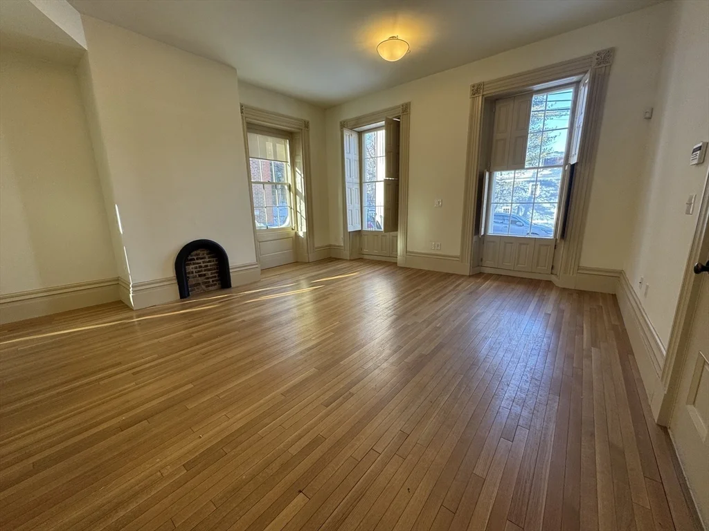 2 bed, 1 bath apartment for rent at 10 Linwood Unit 3, Roxbury — photo 3 of 16