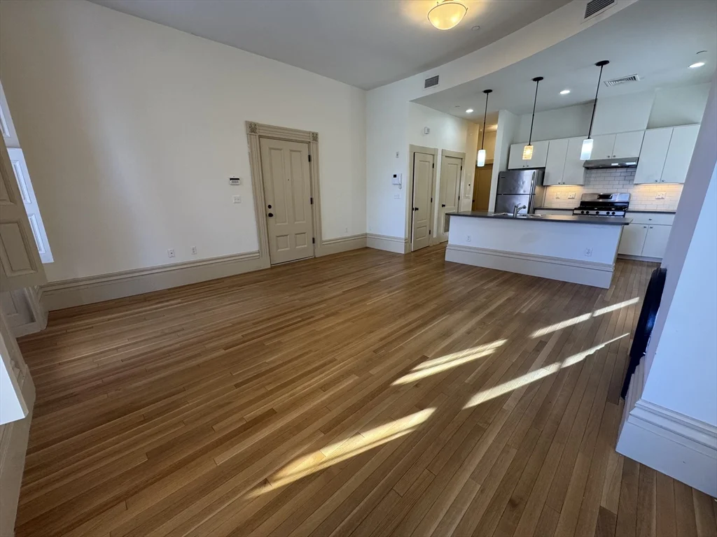 2 bed, 1 bath apartment for rent at 10 Linwood Unit 3, Roxbury — photo 2 of 16