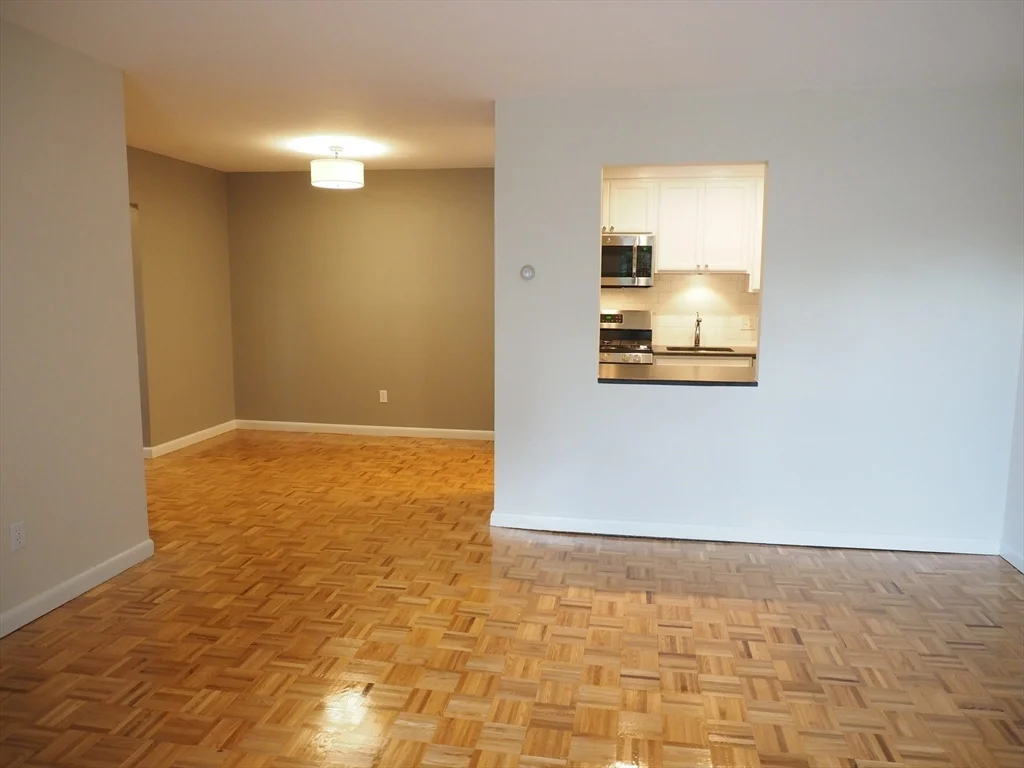 1 bed, 1 bath apartment for rent at 10 Longwood Dr Unit 10, Andover — photo 3 of 20
