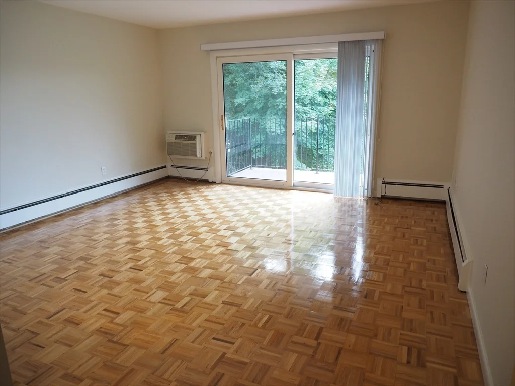 1 bed, 1 bath apartment for rent at 10 Longwood Dr Unit 10, Andover — photo 5 of 20