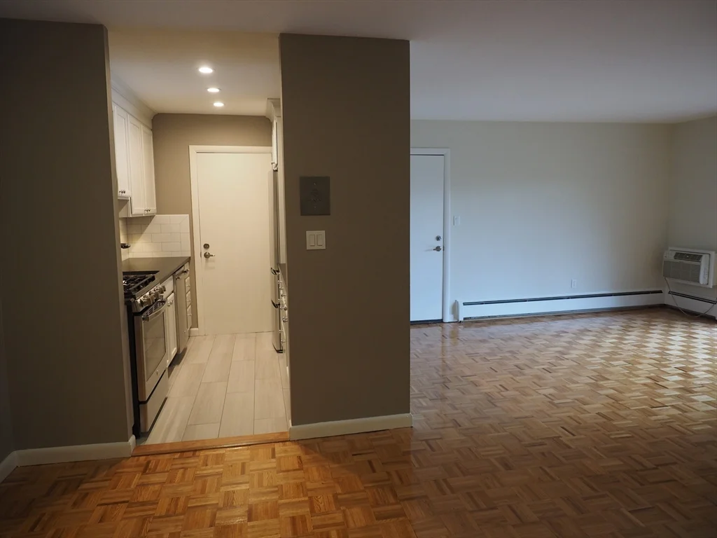 1 bed, 1 bath apartment for rent at 10 Longwood Dr Unit 10, Andover — photo 6 of 20