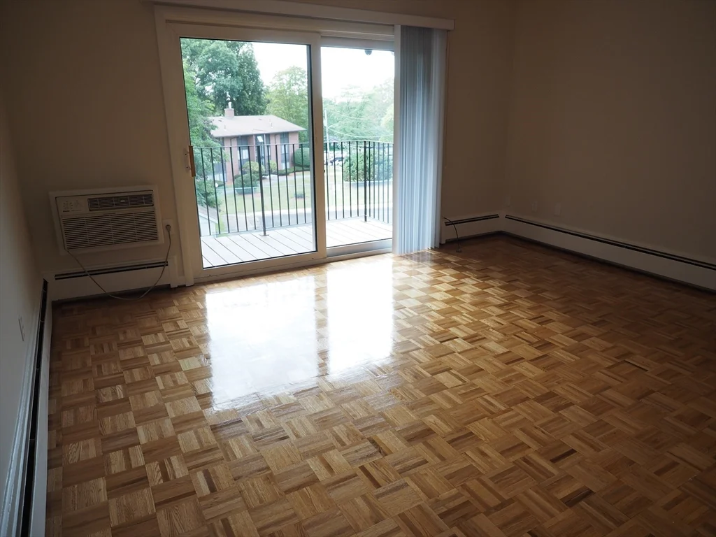 1 bed, 1 bath apartment for rent at 10 Longwood Dr Unit 10, Andover — photo 4 of 20
