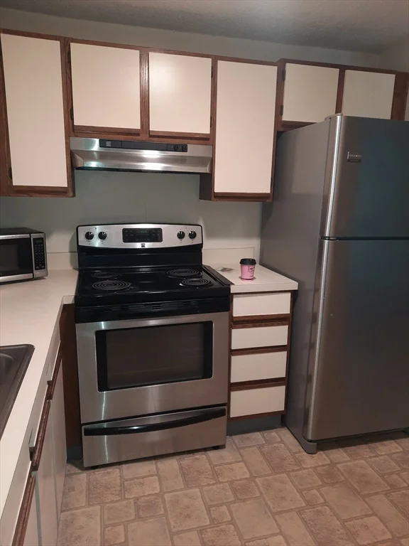 2 bed, 1 bath apartment for rent at 10 Longworth Ave Unit 10, Brockton — photo 2 of 6
