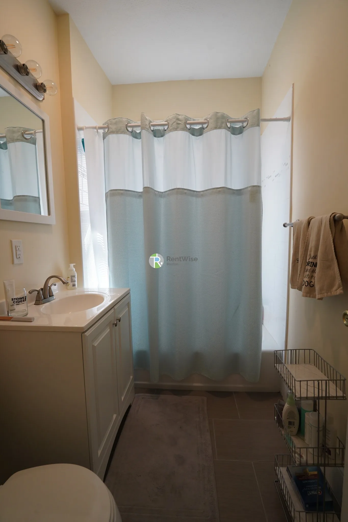 3 bed, 1 bath apartment for rent at 10 Lorraine Ter Unit 3, Allston — photo 8 of 20