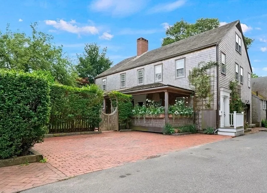 7 bed, 4+ bath apartment for rent at 10 Lyon St, Nantucket — photo 1 of 23