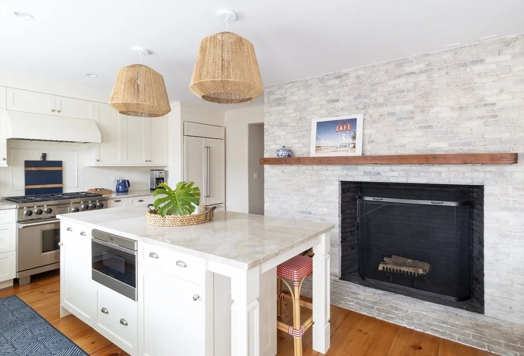 7 bed, 4+ bath apartment for rent at 10 Lyon St, Nantucket — photo 4 of 23