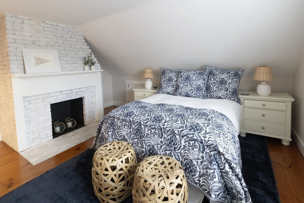 7 bed, 4+ bath apartment for rent at 10 Lyon St, Nantucket — photo 17 of 23
