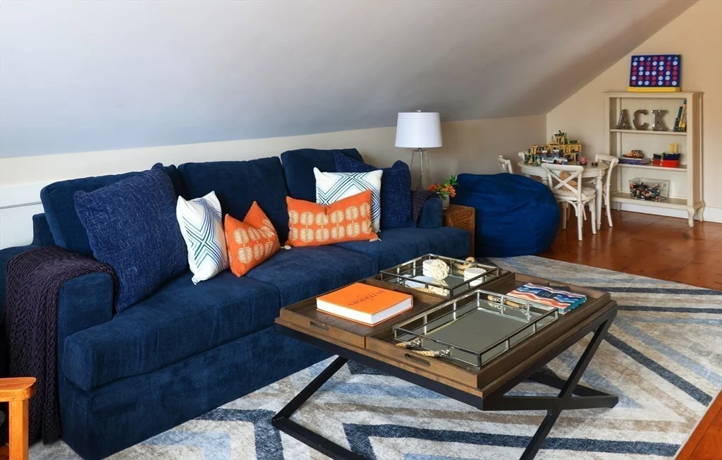 7 bed, 4+ bath apartment for rent at 10 Lyon St, Nantucket — photo 21 of 23