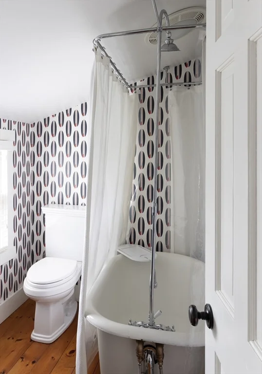 7 bed, 4+ bath apartment for rent at 10 Lyon St, Nantucket — photo 14 of 23