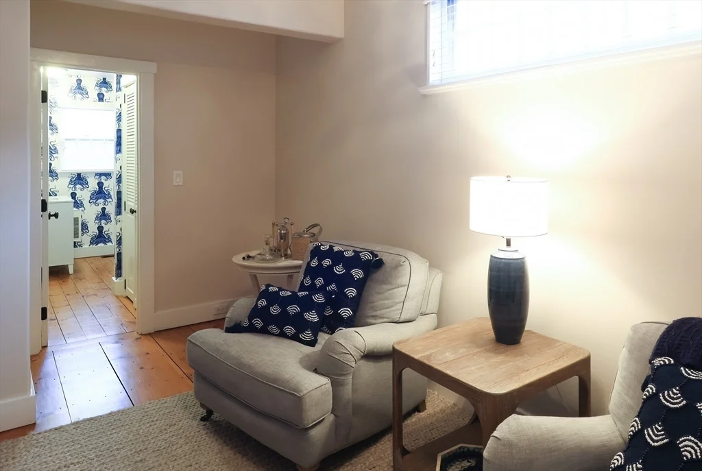 7 bed, 4+ bath apartment for rent at 10 Lyon St Unit _, Nantucket (vil) — photo 20 of 41