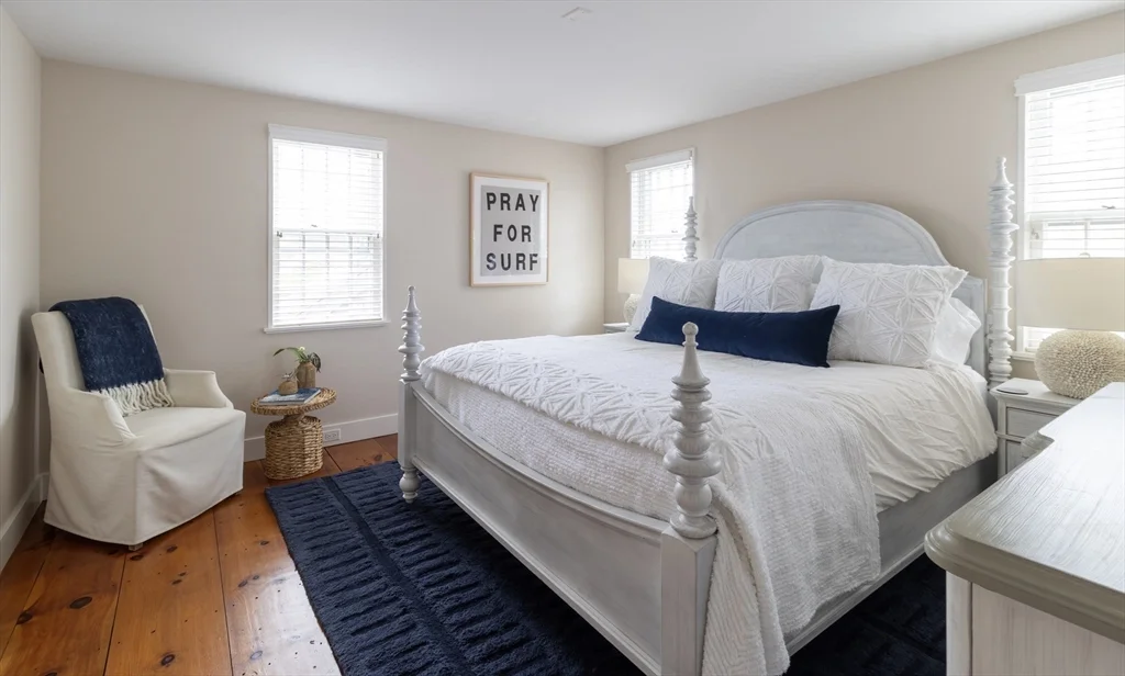 7 bed, 4+ bath apartment for rent at 10 Lyon St Unit _, Nantucket (vil) — photo 39 of 41