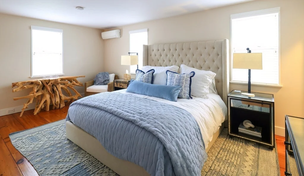 7 bed, 4+ bath apartment for rent at 10 Lyon St Unit _, Nantucket (vil) — photo 26 of 41