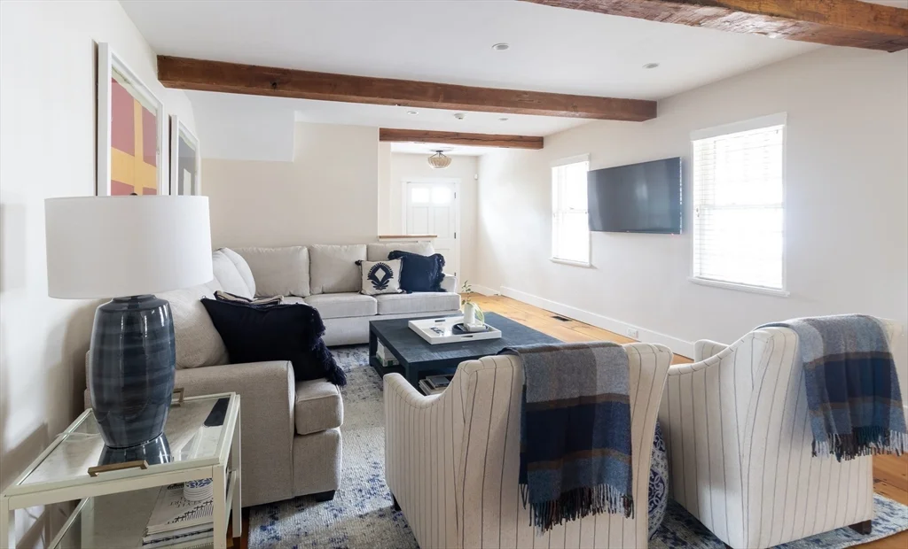 7 bed, 4+ bath apartment for rent at 10 Lyon St Unit _, Nantucket (vil) — photo 19 of 41