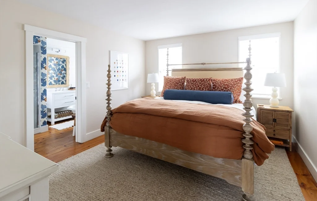 7 bed, 4+ bath apartment for rent at 10 Lyon St Unit _, Nantucket (vil) — photo 37 of 41