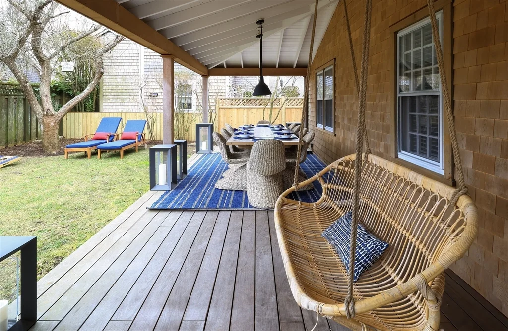 7 bed, 4+ bath apartment for rent at 10 Lyon St Unit _, Nantucket (vil) — photo 8 of 41
