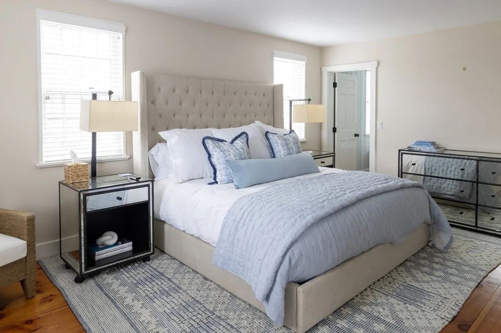 7 bed, 4+ bath apartment for rent at 10 Lyon St Unit _, Nantucket (vil) — photo 35 of 41