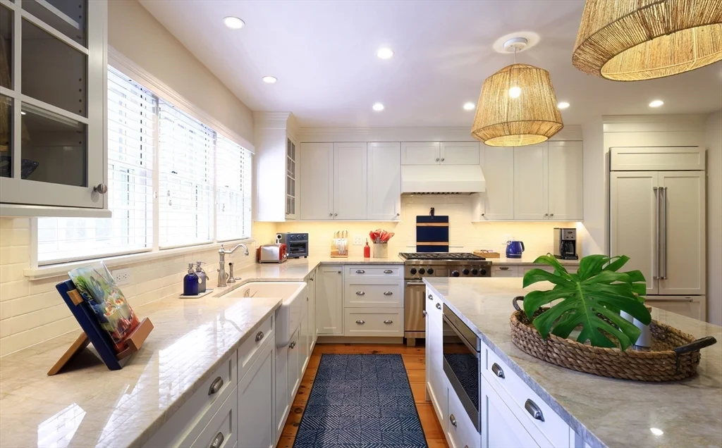 7 bed, 4+ bath apartment for rent at 10 Lyon St Unit _, Nantucket (vil) — photo 12 of 41