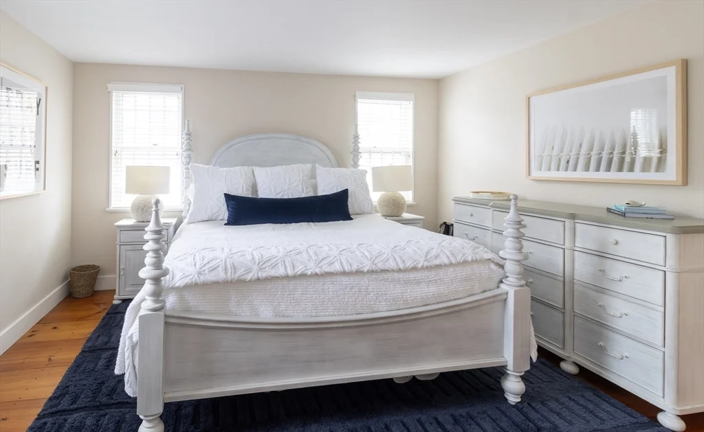 7 bed, 4+ bath apartment for rent at 10 Lyon St Unit _, Nantucket (vil) — photo 40 of 41