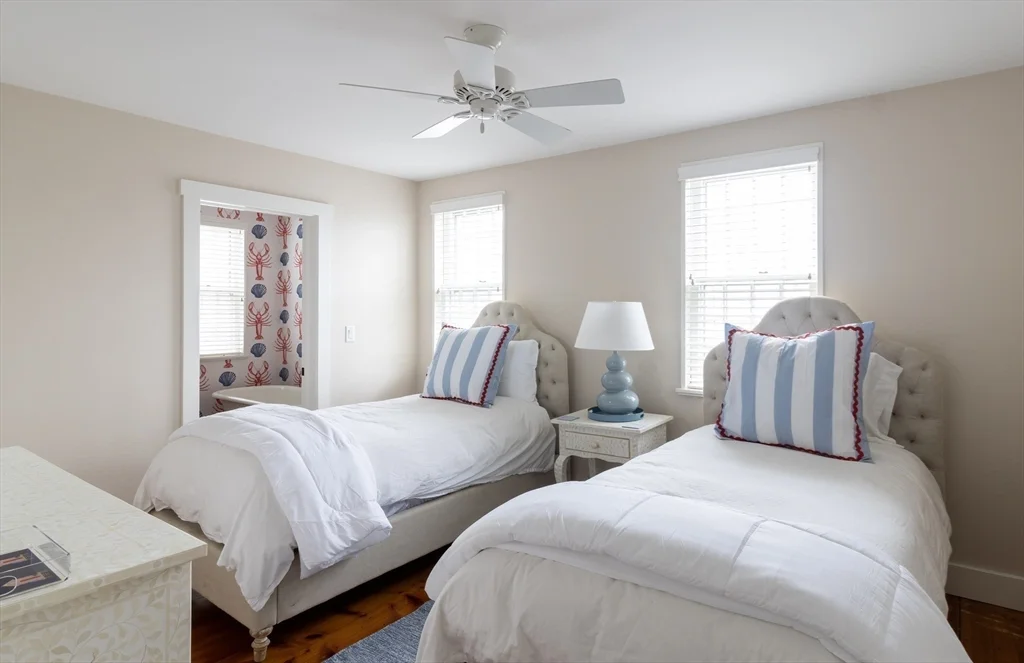 7 bed, 4+ bath apartment for rent at 10 Lyon St Unit _, Nantucket (vil) — photo 38 of 41