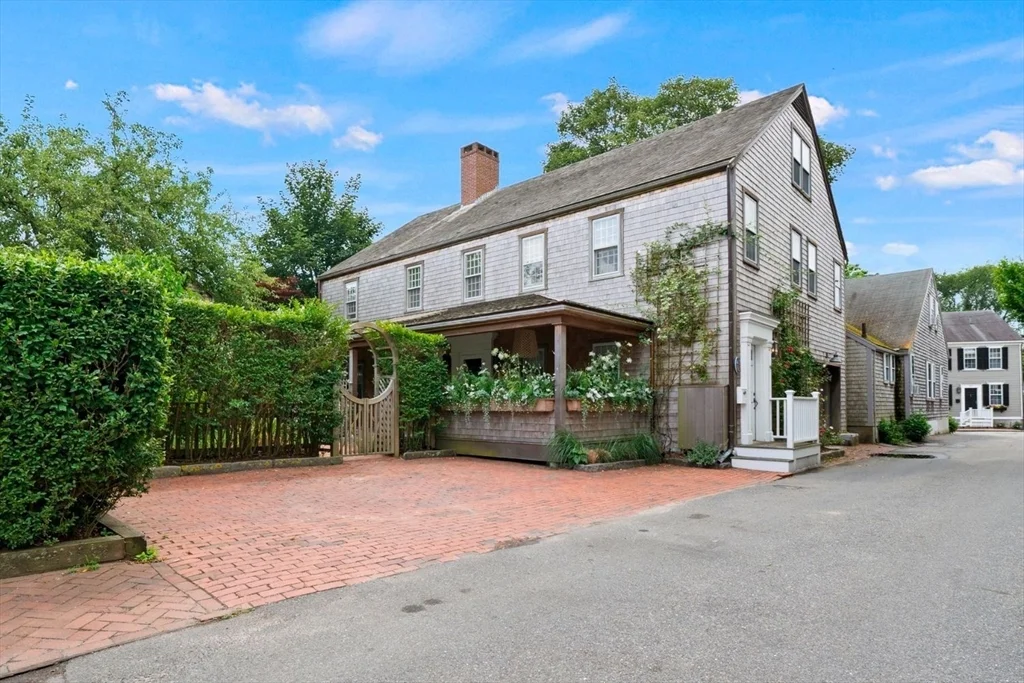 7 bed, 4+ bath apartment for rent at 10 Lyon St Unit _, Nantucket (vil) — photo 1 of 41