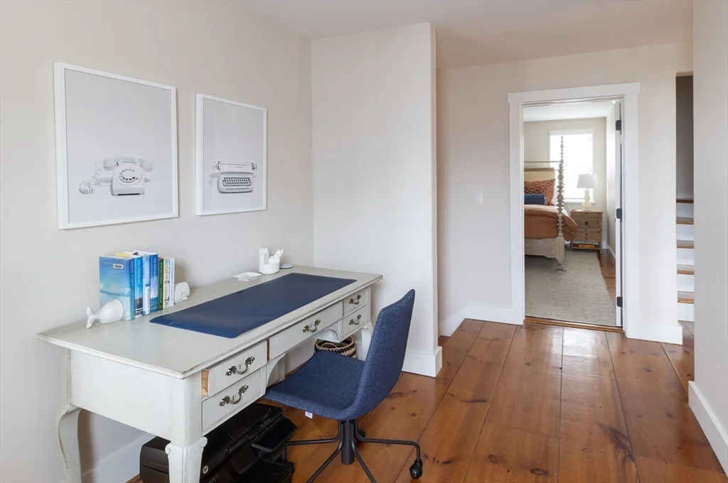7 bed, 4+ bath apartment for rent at 10 Lyon St Unit _, Nantucket (vil) — photo 36 of 41