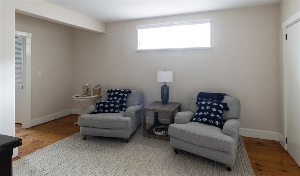 7 bed, 4+ bath apartment for rent at 10 Lyon St Unit _, Nantucket (vil) — photo 21 of 41