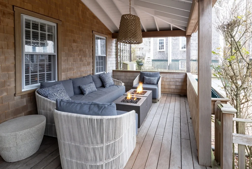 7 bed, 4+ bath apartment for rent at 10 Lyon St Unit _, Nantucket (vil) — photo 4 of 41