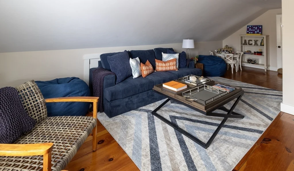 7 bed, 4+ bath apartment for rent at 10 Lyon St Unit _, Nantucket (vil) — photo 33 of 41