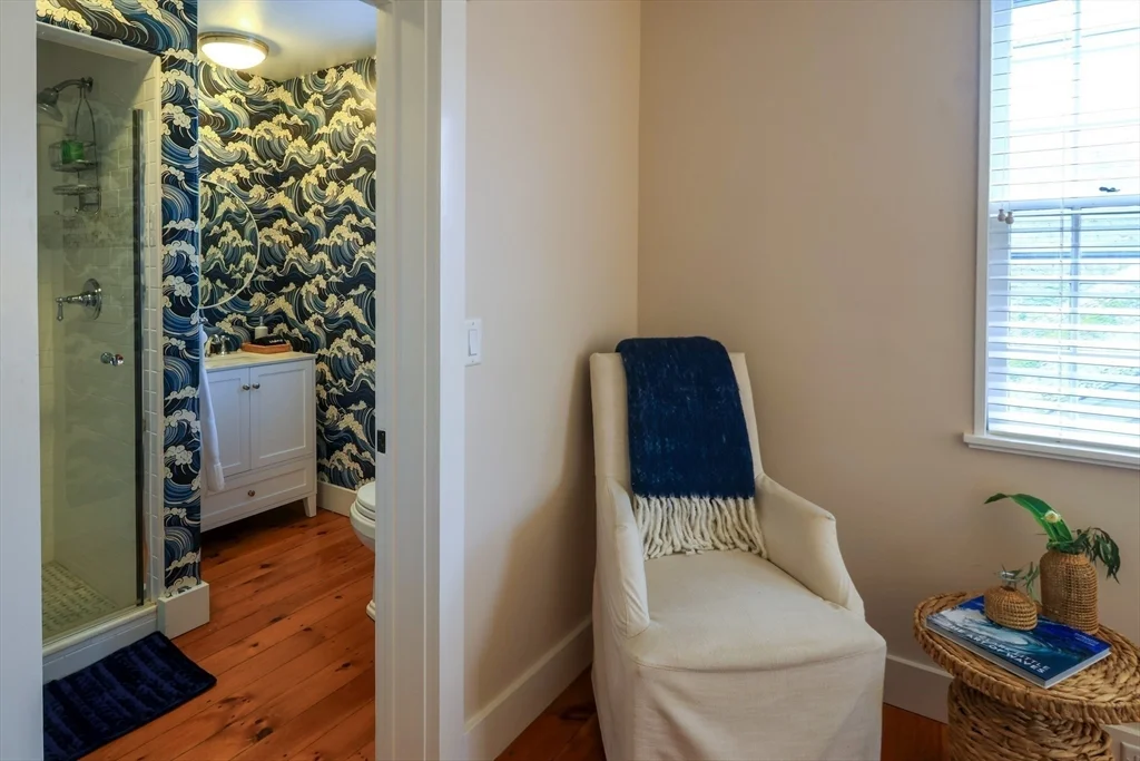 7 bed, 4+ bath apartment for rent at 10 Lyon St Unit _, Nantucket (vil) — photo 24 of 41