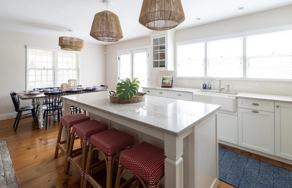 7 bed, 4+ bath apartment for rent at 10 Lyon St Unit _, Nantucket (vil) — photo 15 of 41