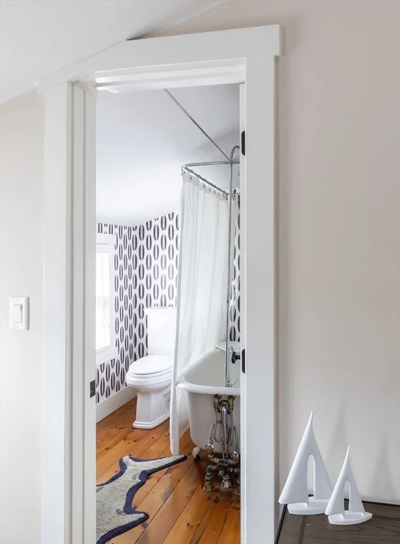 7 bed, 4+ bath apartment for rent at 10 Lyon St Unit _, Nantucket (vil) — photo 32 of 41