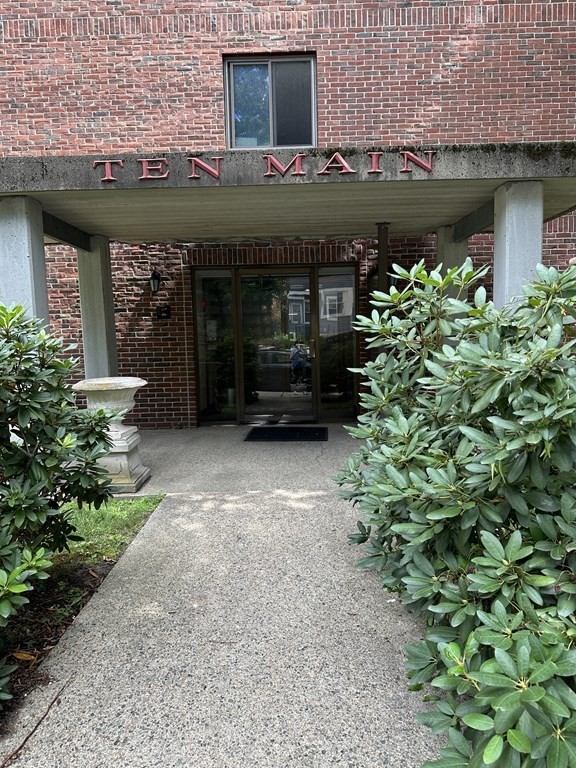1 bed, 1 bath apartment for rent at 10 Main St Unit 203, Framingham Center — photo 1 of 13