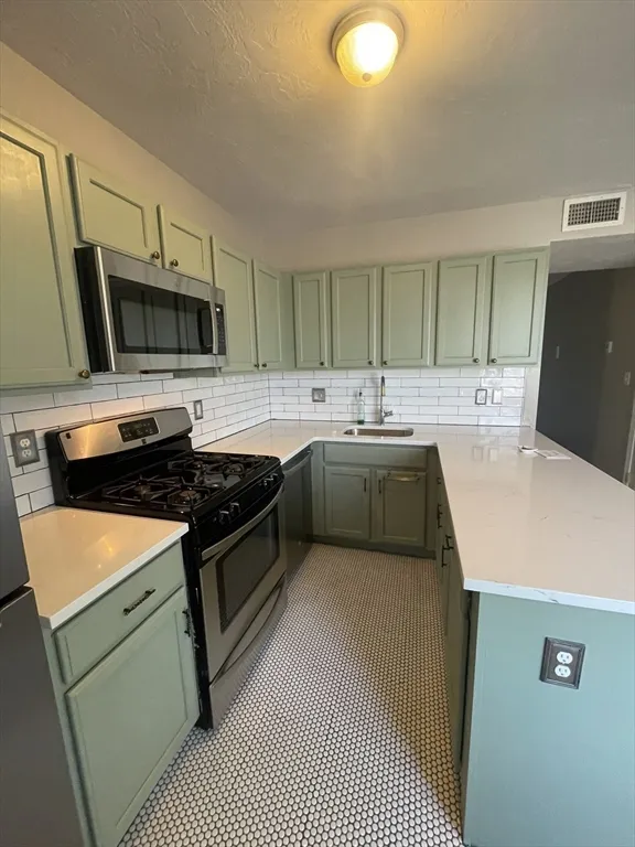 1 bed, 2 bath apartment for rent at 10 Malta St Unit 6, Hull — photo 5 of 15