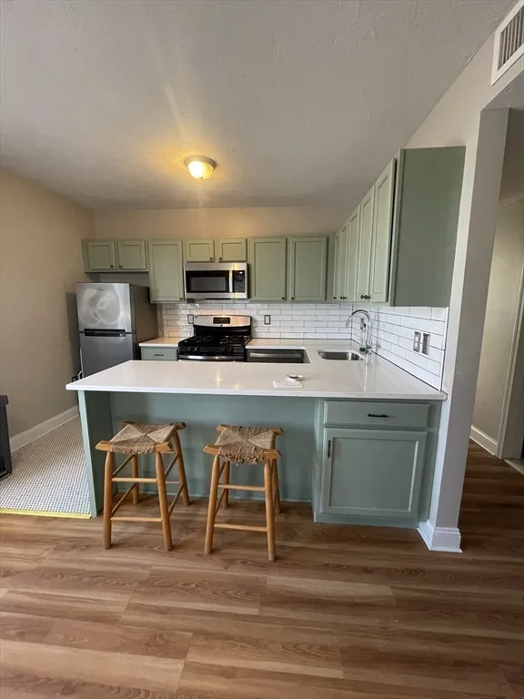 1 bed, 2 bath apartment for rent at 10 Malta St Unit 6, Hull — photo 4 of 15