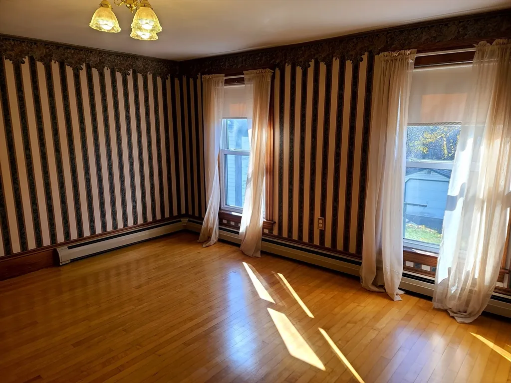 2 bed, 1 bath apartment for rent at 10 Maple Ave Unit 0, Grafton — photo 4 of 9