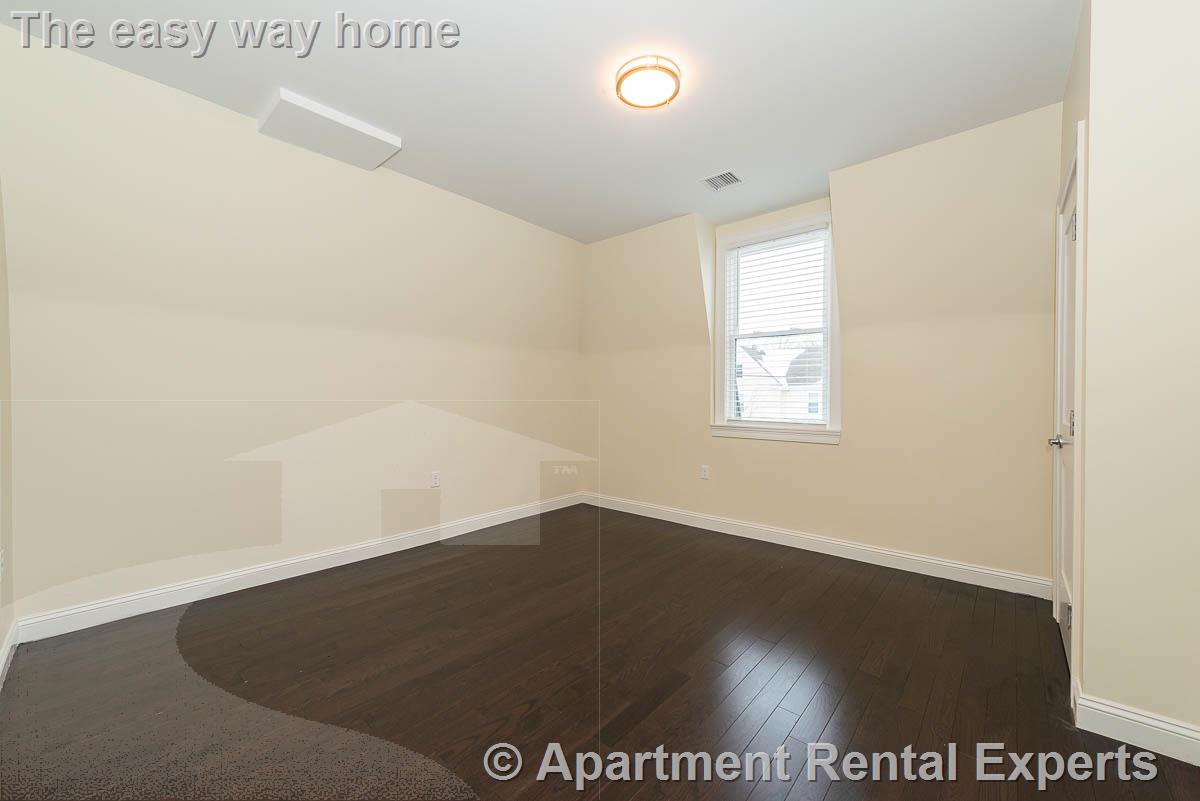 6 bed, 4+ bath apartment for rent at 10 Marion St Unit 1, Tufts — photo 22 of 28
