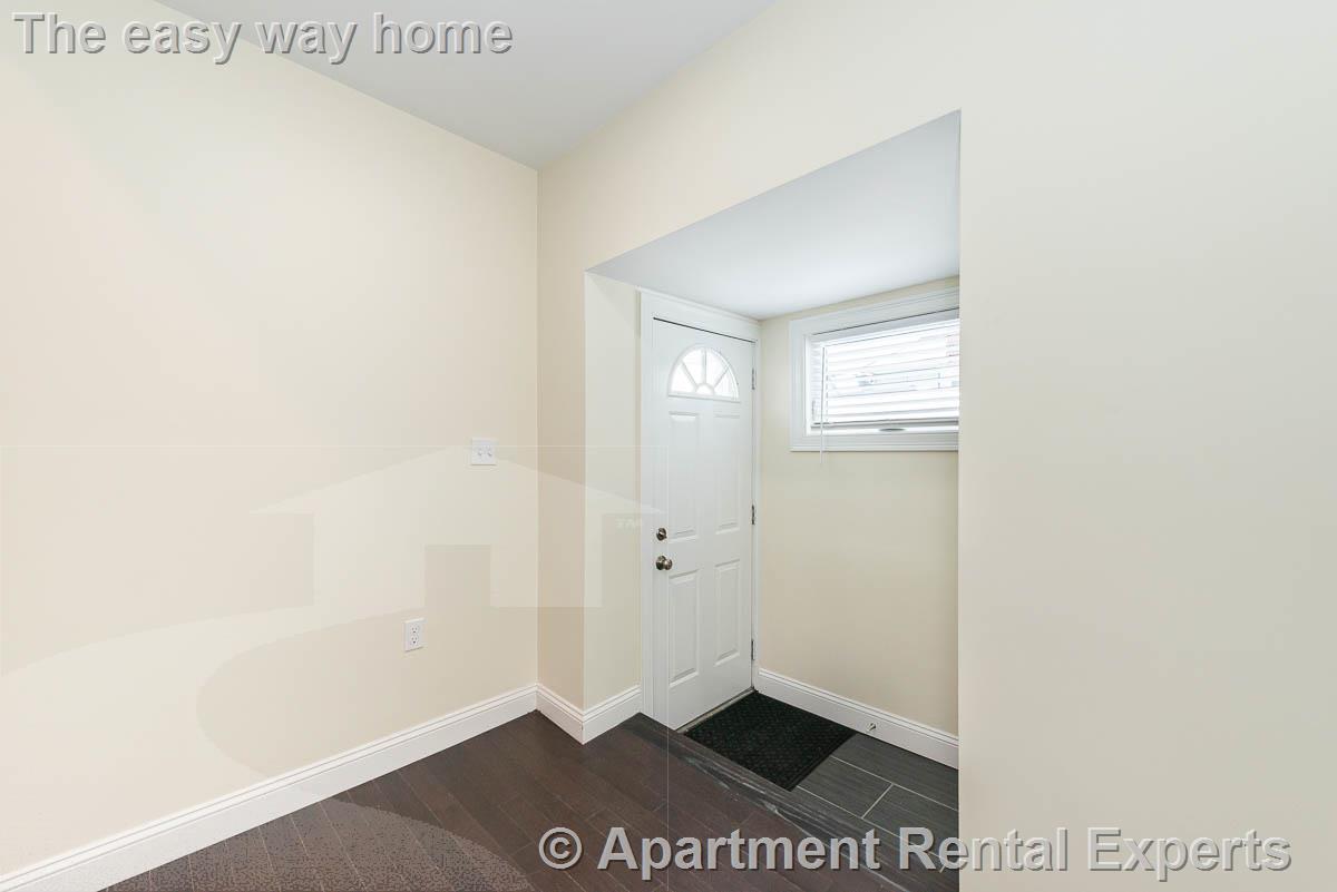 6 bed, 4+ bath apartment for rent at 10 Marion St Unit 1, Tufts — photo 14 of 28