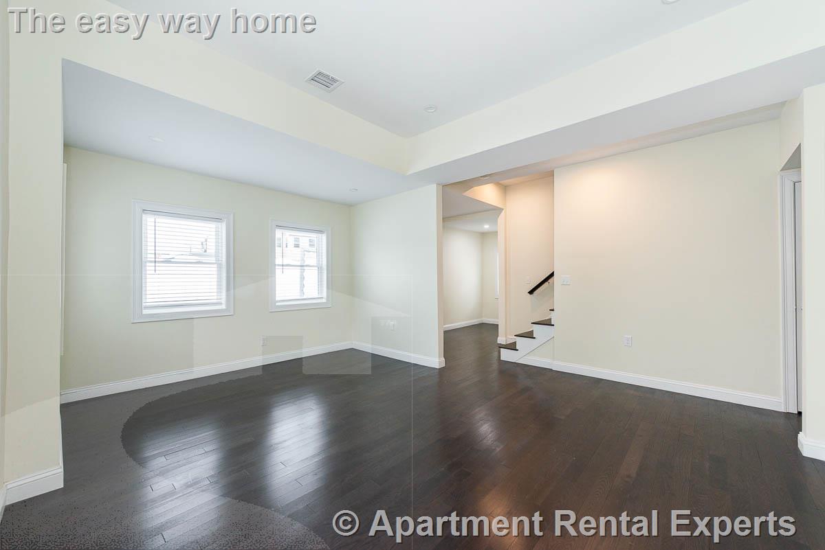 6 bed, 4+ bath apartment for rent at 10 Marion St Unit 1, Tufts — photo 16 of 28
