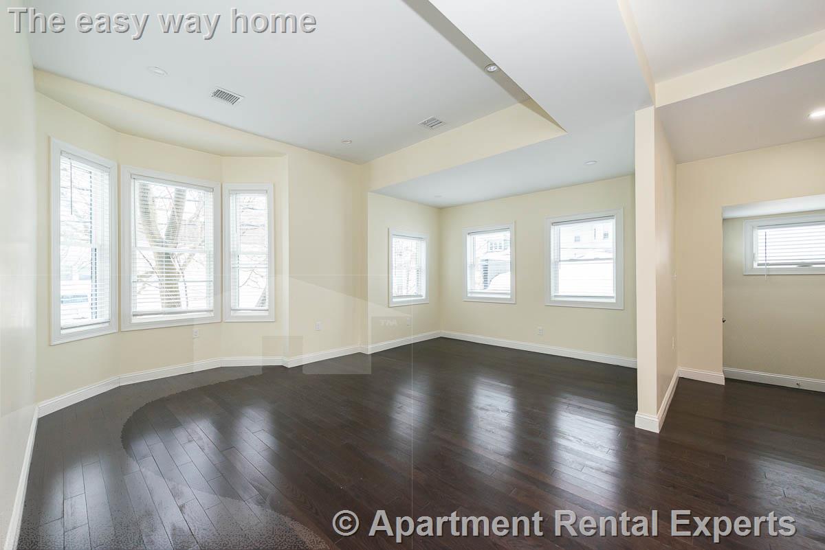 6 bed, 4+ bath apartment for rent at 10 Marion St Unit 1, Tufts — photo 15 of 28