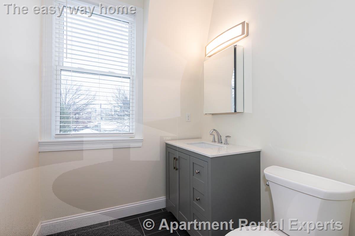 6 bed, 4+ bath apartment for rent at 10 Marion St Unit 1, Tufts — photo 21 of 28